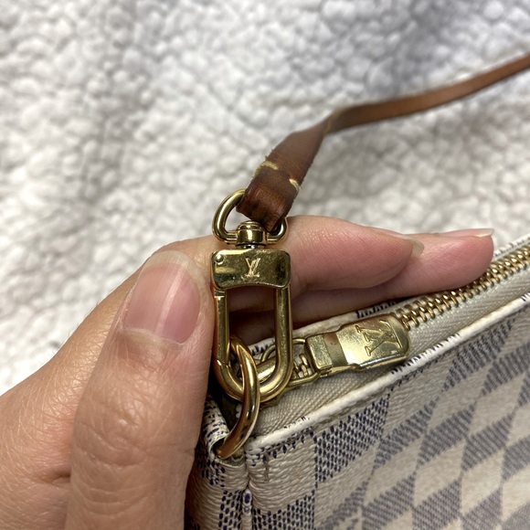 â¨SOLDâ¨LOUIS VUITTON POCHETTE ACCESSORIES - Picture 8 of 8